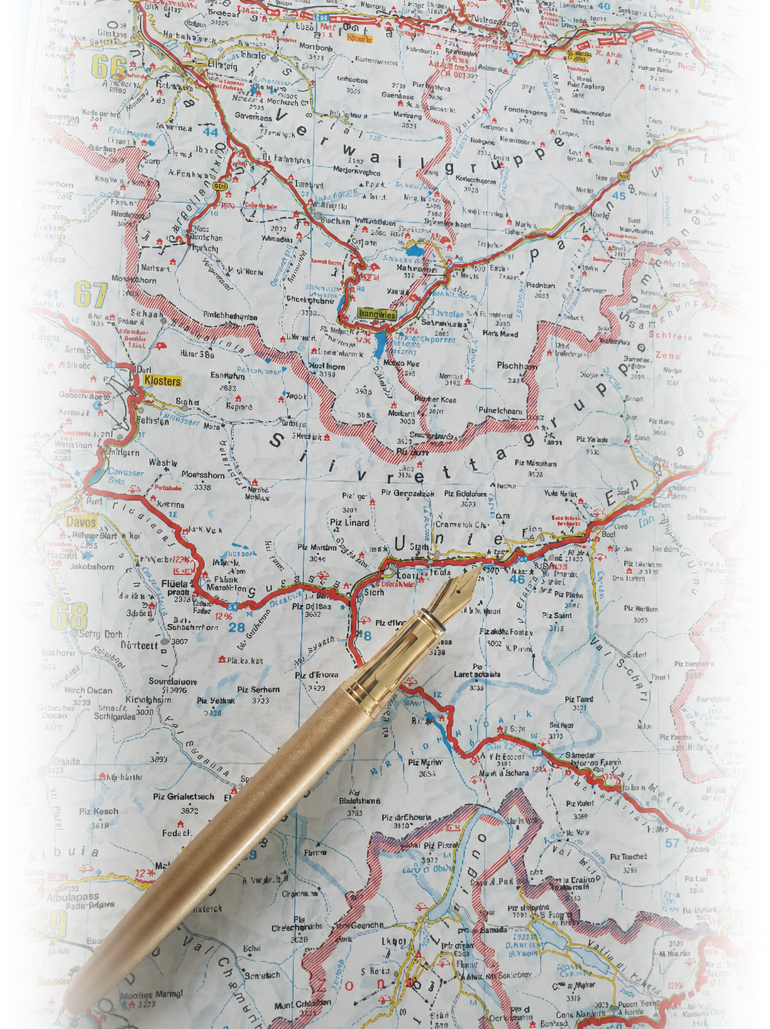Landkarte mit goldenem Füllfederhalter